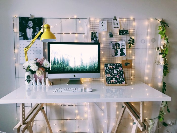 How to decorate and personalize office desk