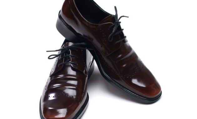 Mens brown laceless dress shoes